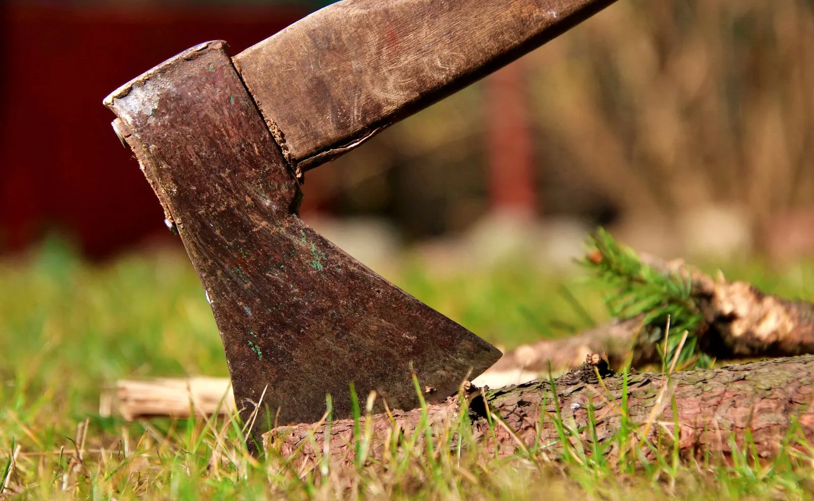What to Wear for Outdoor Axe Throwing